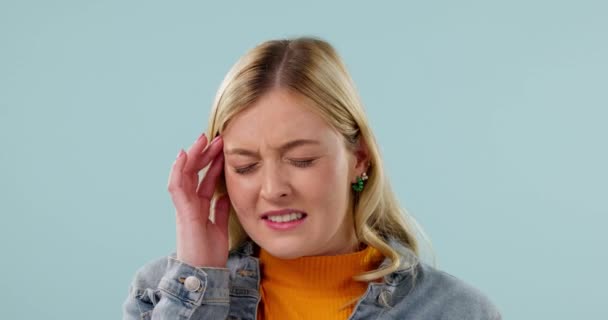 Πονοκέφαλος Πόνος Και Πρόσωπο Γυναίκας Πρόβλημα Από Άγχος Άγχος Σκέψη — Αρχείο Βίντεο