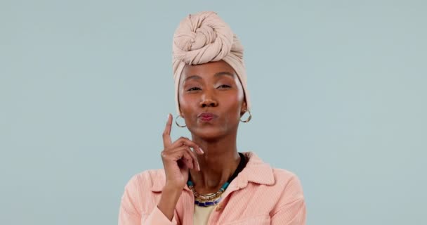 Mujer Negra Pensando Ideas Para Futuro Inspiración Estudio Pensativo Con — Vídeos de Stock