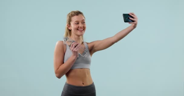 Gym Selfie Kobieta Woda Studio Zdrowie Wellness Dla Social Media — Wideo stockowe