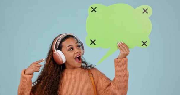Pointing Speech Bubble Woman Headphones Studio Voice Music Social Media — Stock Video