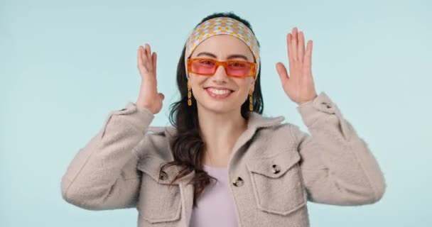Мода Обличчя Щаслива Жінка Рамками Повсякденного Одягу Модного Одягу Або — стокове відео