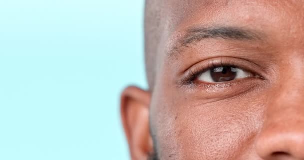 Olho Close Rosto Homem Negro Com Visão Lentes Contato Optometria — Vídeo de Stock