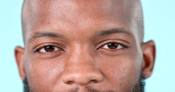 Ojos Visión Esperanza Con Hombre Negro Feliz Primer Plano Estudio — Vídeos de Stock