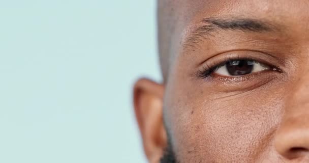 Close Oog Man Met Visie Portret Optometrie Met Gezondheid Blauwe — Stockvideo