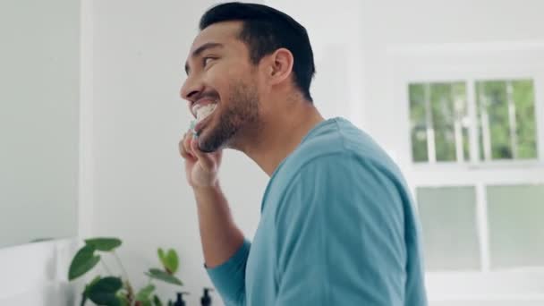 Tandhälsa Wellness Och Man Borsta Tänderna Badrummet För Morgon Grooming — Stockvideo