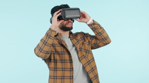 Genç Adam Vizyonu Yazılım Geliştirme Gözlüğü Oyun Testi Veya Mavi — Stok video