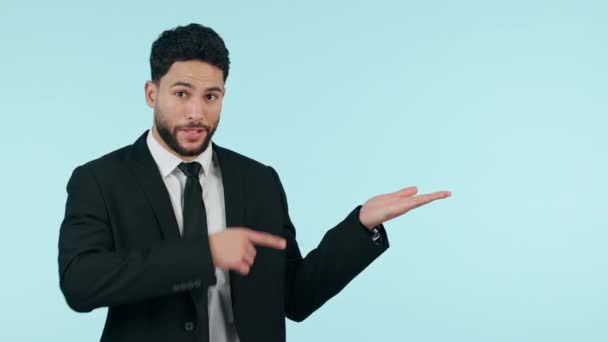 Mutlu Adamı Işaret Reklam Ürünü Anlaşma Satış Indirimi Stüdyo Geçmişine — Stok video