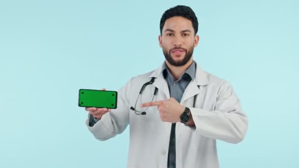 Médecin Téléphone Écran Vert Pointant Vers Des Informations Santé Présentation — Video