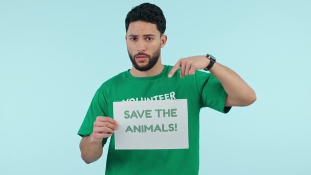 Support Sign Man Vrijwilliger Voor Dierenrechten Wijzend Non Profit Aankondiging — Stockvideo