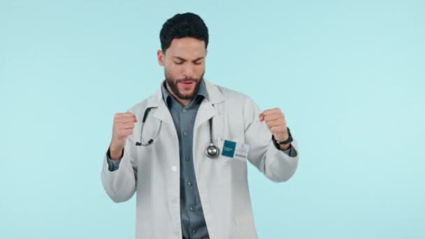 Tıp Doktoru Dans Eğlence Enerjisi Kutlama Hayat Kurtarmak Için Stüdyoda — Stok video