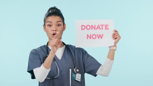 Studio Woman Doctor Sign Donate Now Healthcare Isolated Blue Background — Stock Video