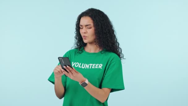 Ευτυχισμένος Εθελοντής Και Γυναίκα Τηλέφωνο Απευθείας Σύνδεση Και Ανάγνωση Αστεία — Αρχείο Βίντεο