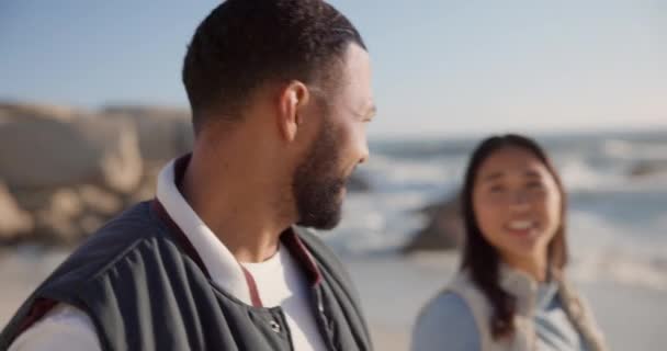 Strand Lächeln Und Paar Mit Liebe Ehe Und Engagement Mit — Stockvideo