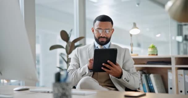Businessman Reading Smile Tablet Communication Chat Meme Social Media Post — Stock Video