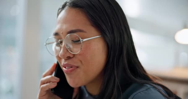 Asiatiska Affärer Eller Lycklig Kvinna Ett Telefonsamtal Talar Nätverk Eller — Stockvideo