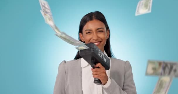 Pistola Dinero Estudio Mujer Feliz Con Éxito Premio Mayor Lotería — Vídeos de Stock