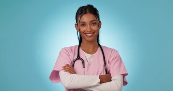Enfermeira Braços Cruzados Mulher Face Com Espaço Cuidados Saúde Mockup — Vídeo de Stock