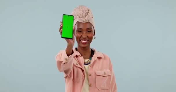 Pantalla Verde Maqueta Publicidad Tecnológica Con Mujer Negra Estudio Pantalla — Vídeo de stock