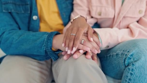 Primer Plano Apoyo Pareja Tomados Mano Amor Matrimonio Con Cuidado — Vídeos de Stock