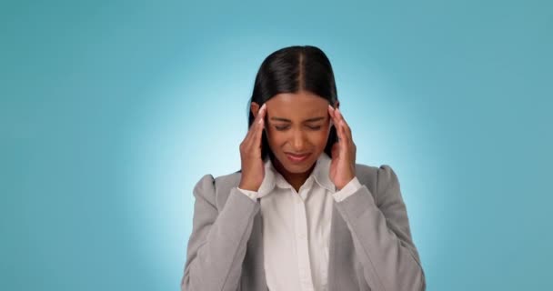 Mujer Negocios Dolor Cabeza Dolor Estudio Por Agotamiento Estrés Riesgo — Vídeos de Stock