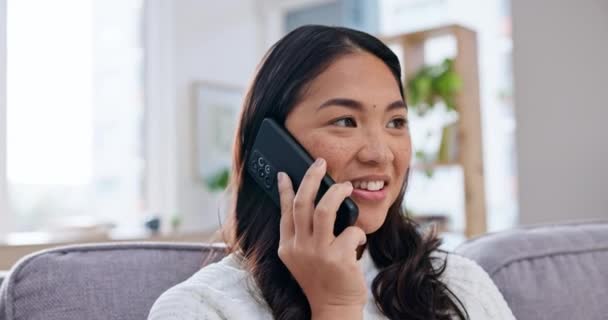 Kobieta Telefon Rozmowa Kanapie Komunikacji Kontaktu Rozmowy Domu Twarz Osoby — Wideo stockowe