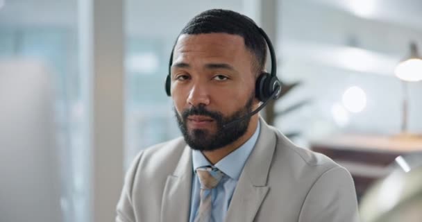 Boldog Üzletember Arc Call Center Fülhallgatóval Ügyfélszolgálaton Vagy Irodában Portré — Stock videók