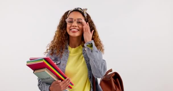 Mujer Estudiante Pulgares Hacia Arriba Libros Estudio Para Revisión Opinión — Vídeos de Stock