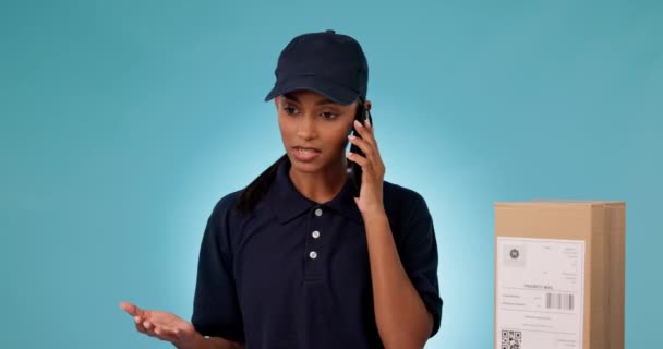 Phone Call Box Courier Angry Woman Talk Chat Shipping Studio — Stock Video