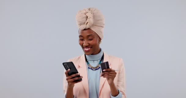 Carte Crédit Téléphone Femme Heureuse Dans Les Achats Ligne Commerce — Video