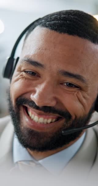 Pengusaha Bahagia Wajah Dan Konsultasi Call Center Layanan Pelanggan Atau — Stok Video