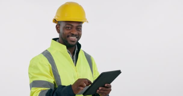 Retrato Hombre Trabajador Construcción Con Tableta Estudio Para Gestión Proyectos — Vídeos de Stock