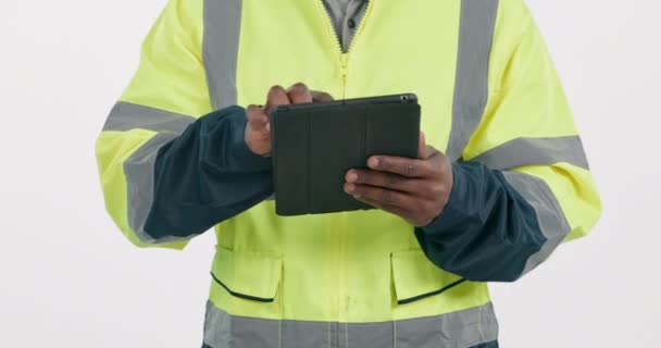 Trabajador Construcción Hombre Manos Con Tableta Estudio Para Gestión Proyectos — Vídeo de stock