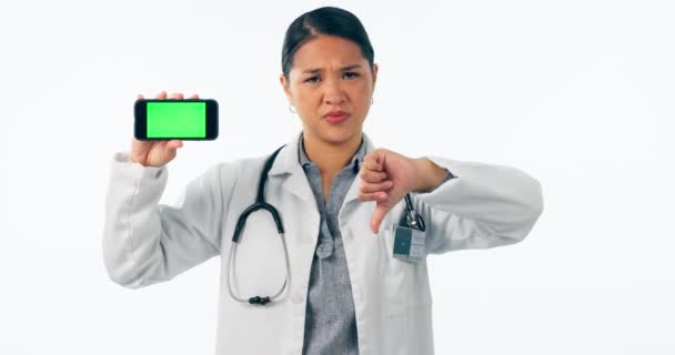 Mujer Médico Pulgares Abajo Pantalla Verde Del Teléfono Por Error — Vídeo de stock