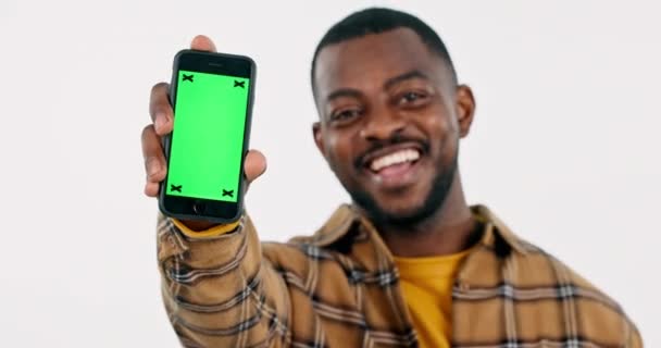Rostro Hombre Negro Pantalla Verde Para Mostrar Teléfono Para Publicidad — Vídeos de Stock