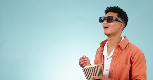 Szemüveg Ember Popcornnal Moziban Moziban Film Film Vagy Vígjáték Show — Stock videók