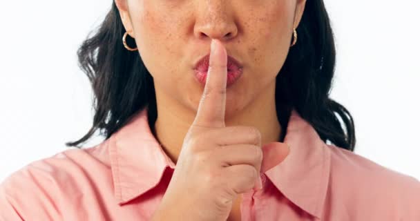 Секрет Лицо Рот Женщины Пальцем Губах Студии Знак Уединения Конфиденциальной — стоковое видео