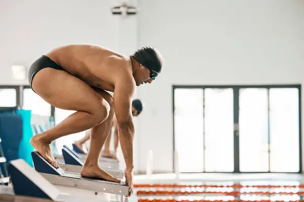 Yüzme Havuzu Başlangıç Bloğu Sporcu Müsabakasına Kardiyo Antrenmanına Kulüp Hareketine — Stok fotoğraf