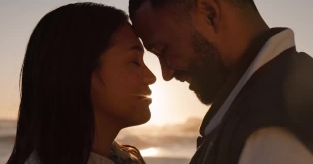 Sonnenuntergang Strand Und Paar Mit Dem Gesicht Für Liebe Meer — Stockvideo