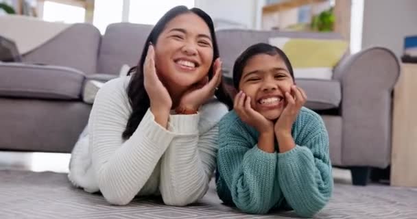 Podlaha Šťastná Tvář Dívky Matkou Doma Pro Zdravý Vztah Sblížení — Stock video