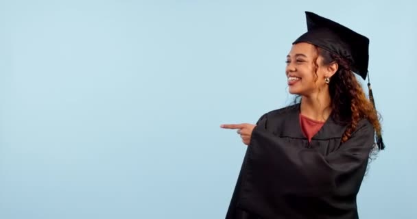 Graduación Mujer Estudiante Señalando Presentación Educación Universidad Información Universitaria Fondo — Vídeos de Stock