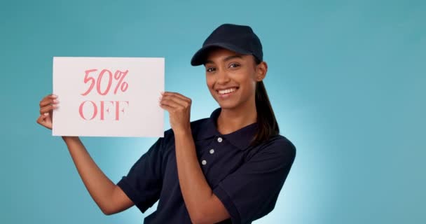 Glad Kvinna Affisch Och Reklam Rabatt Försäljning Eller Shopping Affär — Stockvideo