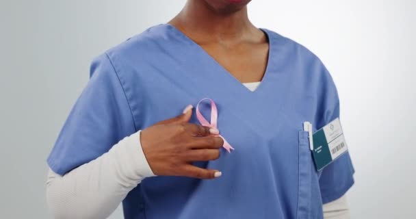 Νοσοκόμα Ροζ Κορδέλα Για Την Ευαισθητοποίηση Του Καρκίνου Του Μαστού — Αρχείο Βίντεο