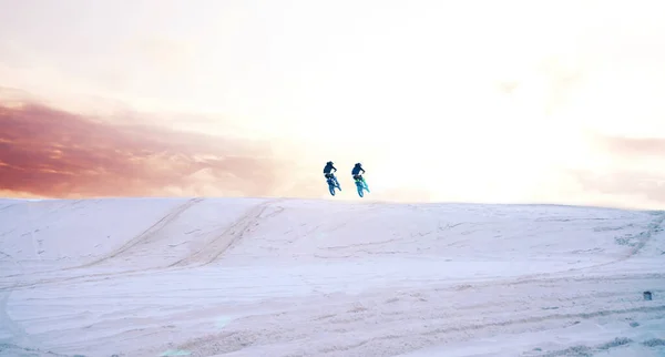 Песок Пустыня Люди Рулем Мотоцикла Действий Приключений Фитнеса Производительностью Адреналина — стоковое фото
