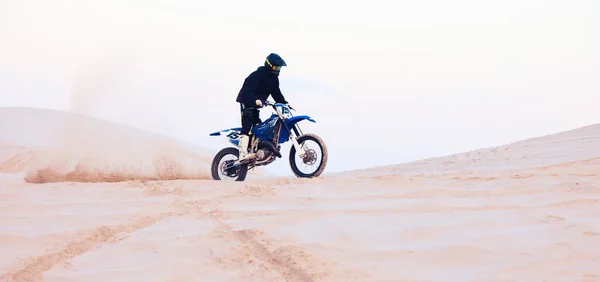Sand Staub Oder Sportler Fahren Motorrad Für Action Abenteuer Oder — Stockfoto