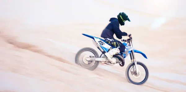 Бруд Мотоцикл Спортсмен Спорті Пригоди Людина Їздять Пустелі Піщаній Дюні — стокове фото