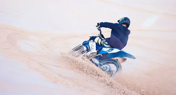 Sport Sanddünen Und Sportler Auf Dem Motorrad Für Action Adrenalin — Stockfoto