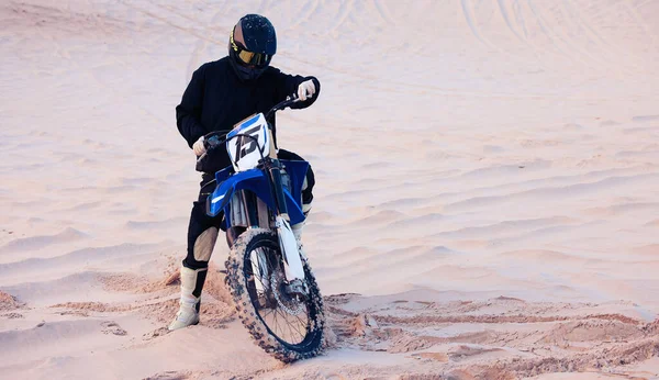 Пісок Ралі Або Спортсмен Кермом Мотоцикла Дій Пригод Або Фітнесу — стокове фото