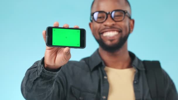 Smartphone Grüner Bildschirm Und Schwarzer Mann Mit Werbe Attrappe App — Stockvideo