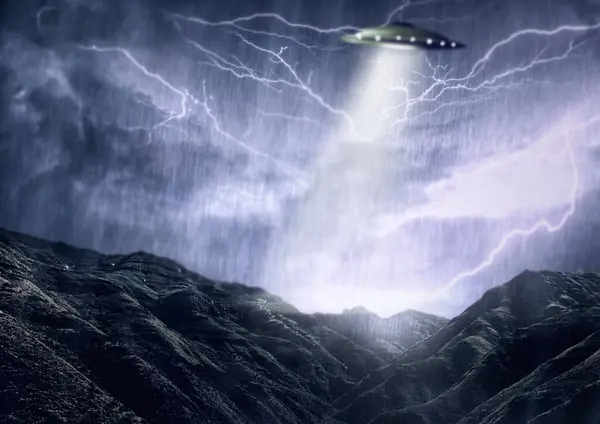 Alien Rymdskepp Och Ufo Med Blixtar Berget För Fantasi Science — Stockfoto