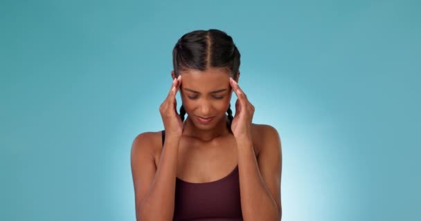 Πονοκέφαλος Γυναίκα Και Πόνος Στο Στούντιο Άγχος Εξουθένωση Ψυχική Υγεία — Αρχείο Βίντεο